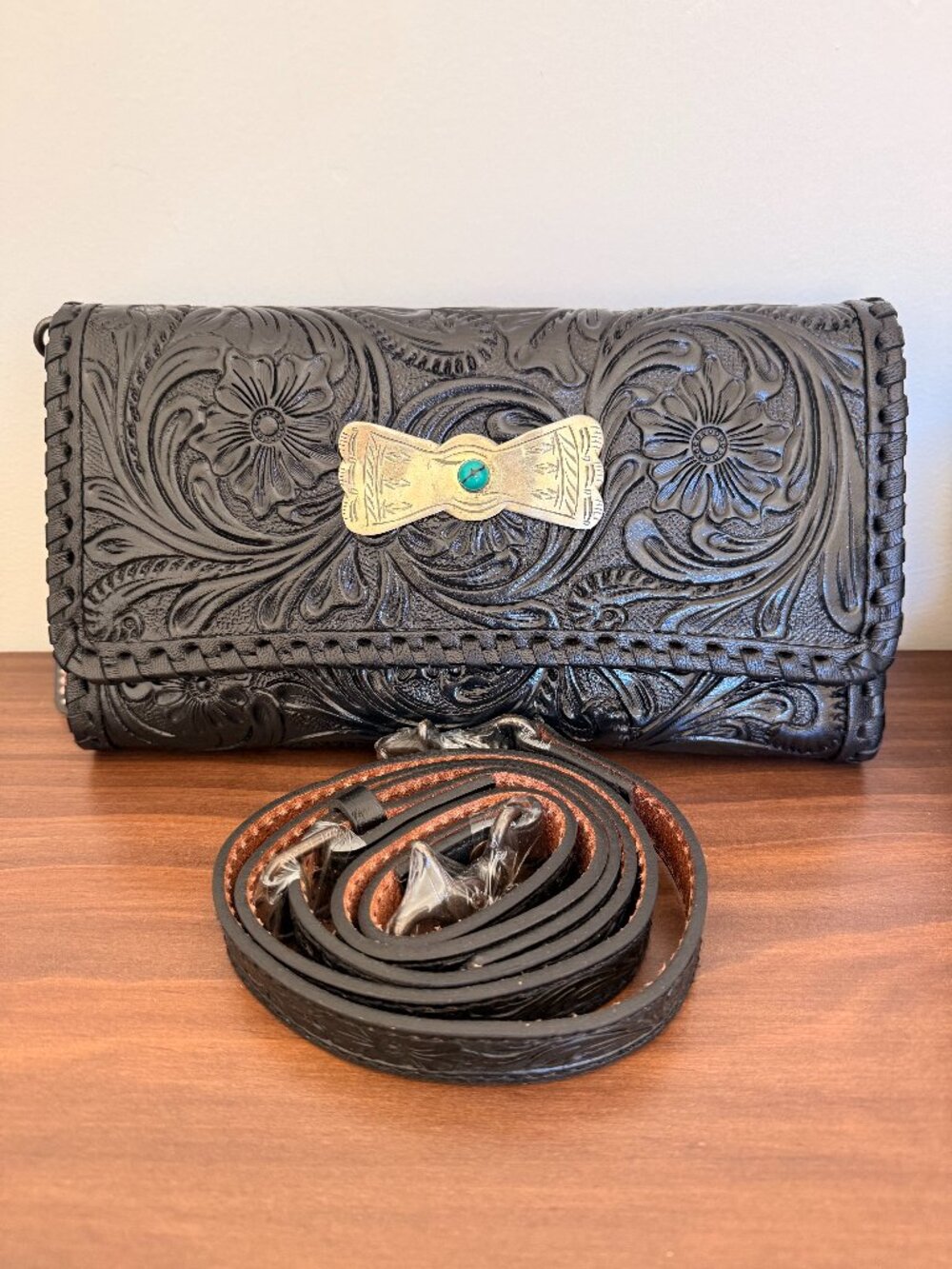 🤎 Genuine Hand-Tooled Leather Thunderbird Clutch & Crossbody – Brand New 🤎